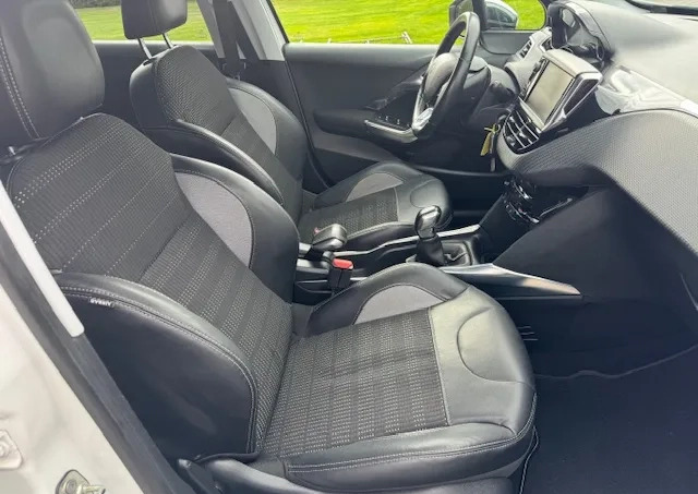 Peugeot 2008 cena 36900 przebieg: 121100, rok produkcji 2015 z Lewin Brzeski małe 529
